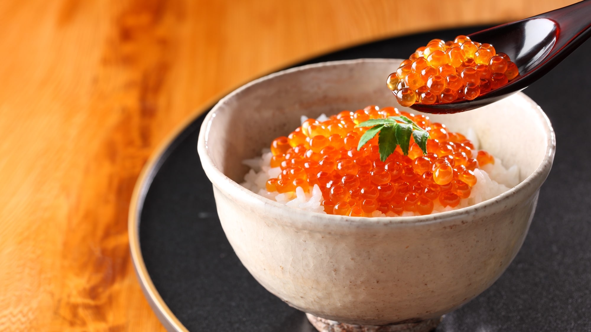 ◆ディナーブッフェ（イメージ）／和洋40品のブッフェ。期間限定でいくら乗せ放題実施中！