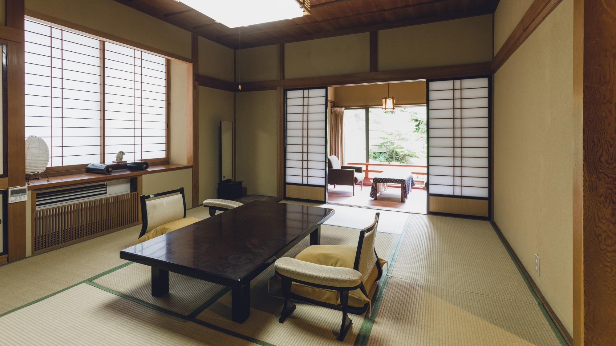 ◆ Japanese garden side ◆ Japanese-style room (10 tatami mats + 2 tatami mats + wide rim)