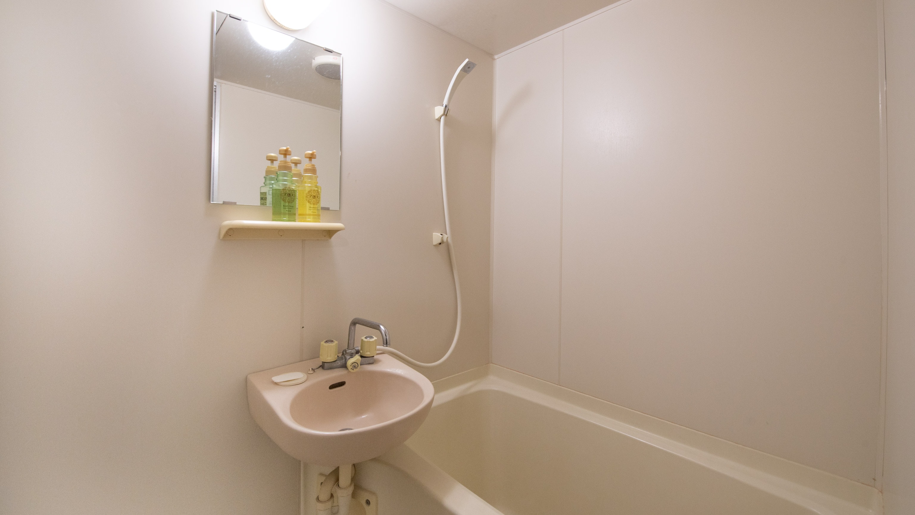 [Non-smoking] Japanese-style room for 1-4 people