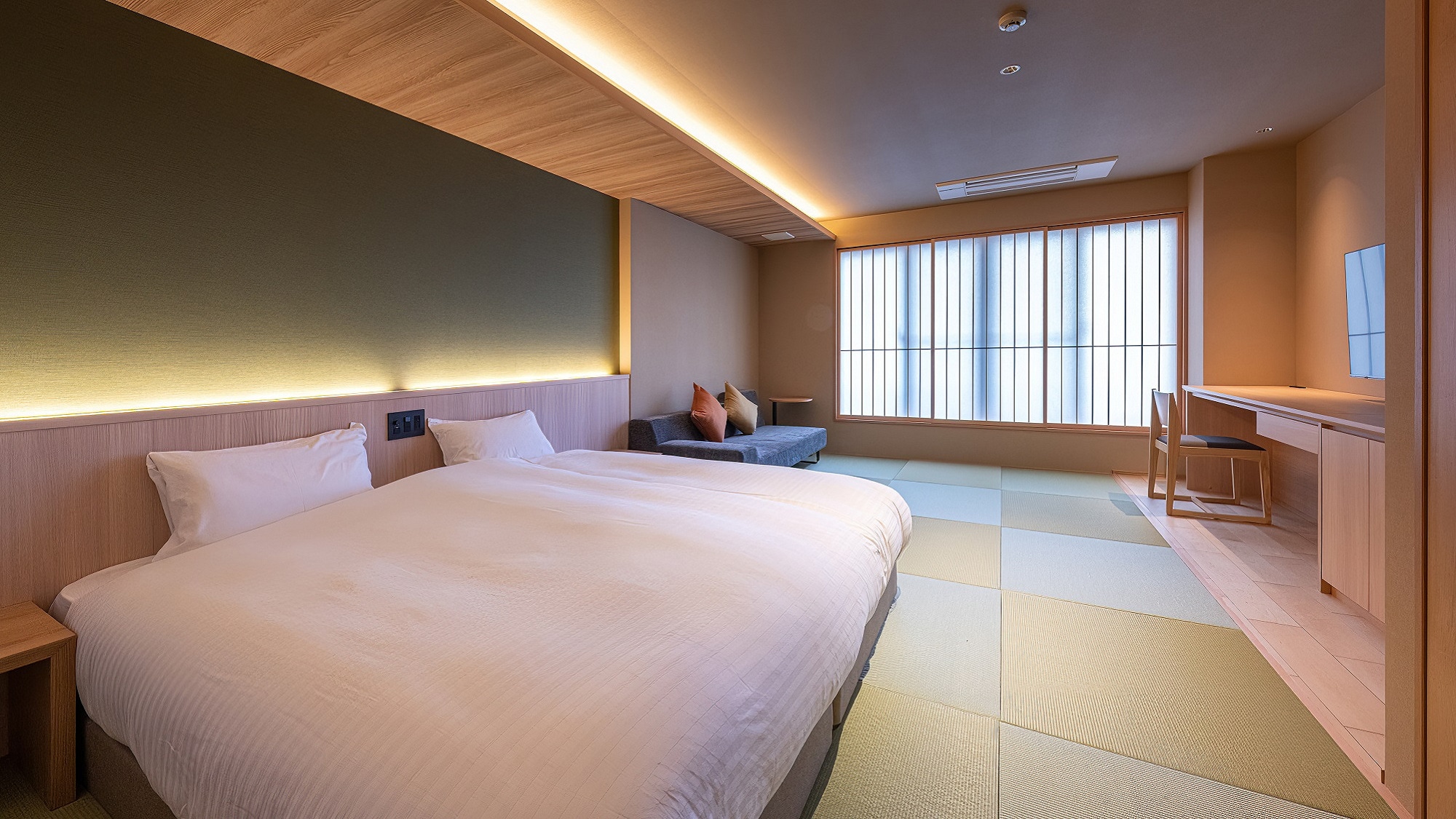 [Japanese-Western style room: King double bed] ~Non-smoking~
