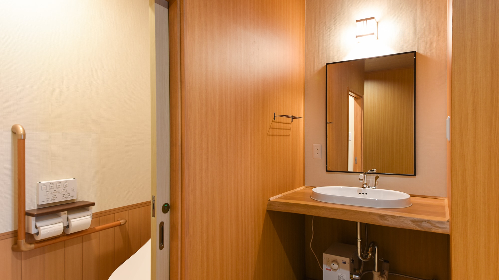 * [Room] Japanese-style room with 15 tatami mat toilet: washbasin
