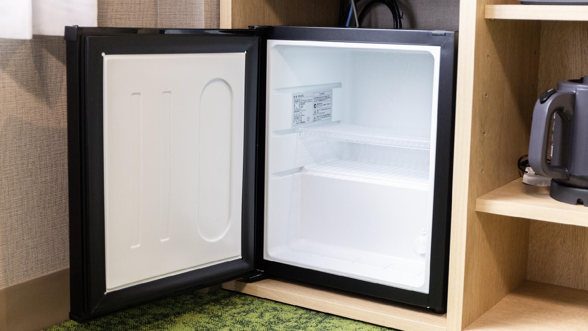 [Room equipment] Refrigerator