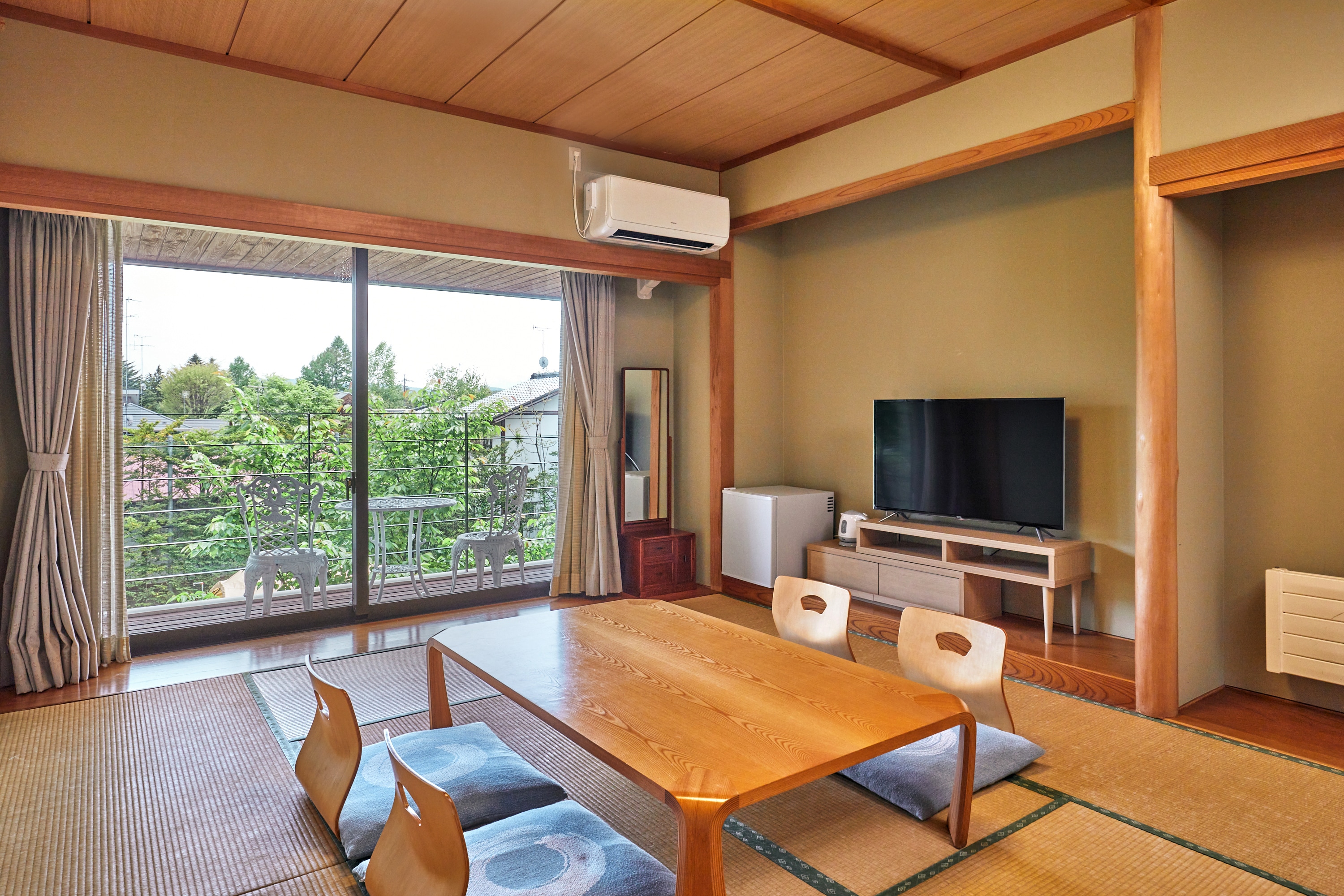Japanese-style room with 10 tatami mats (1-5 people)