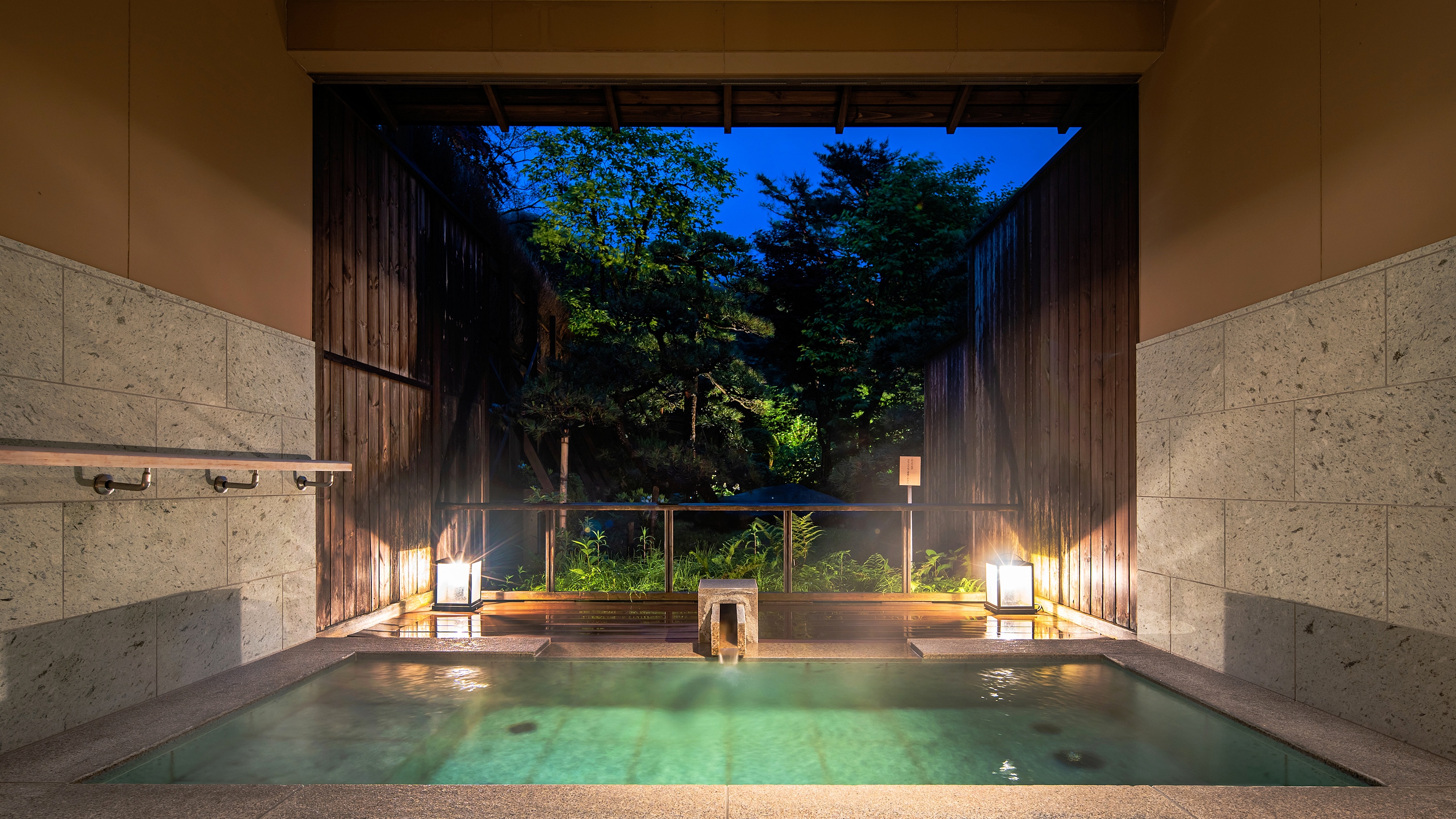 Open-air bath (image)