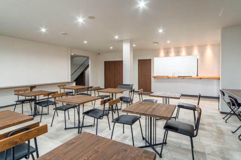 建筑物内。
