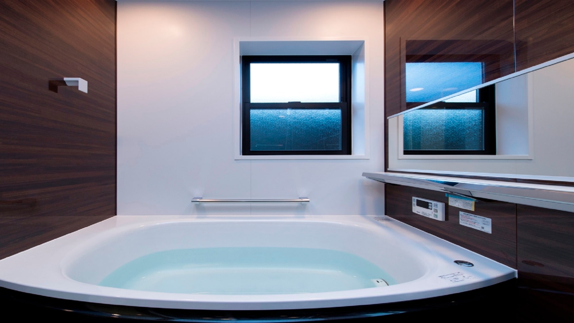Second floor: 1 bathroom