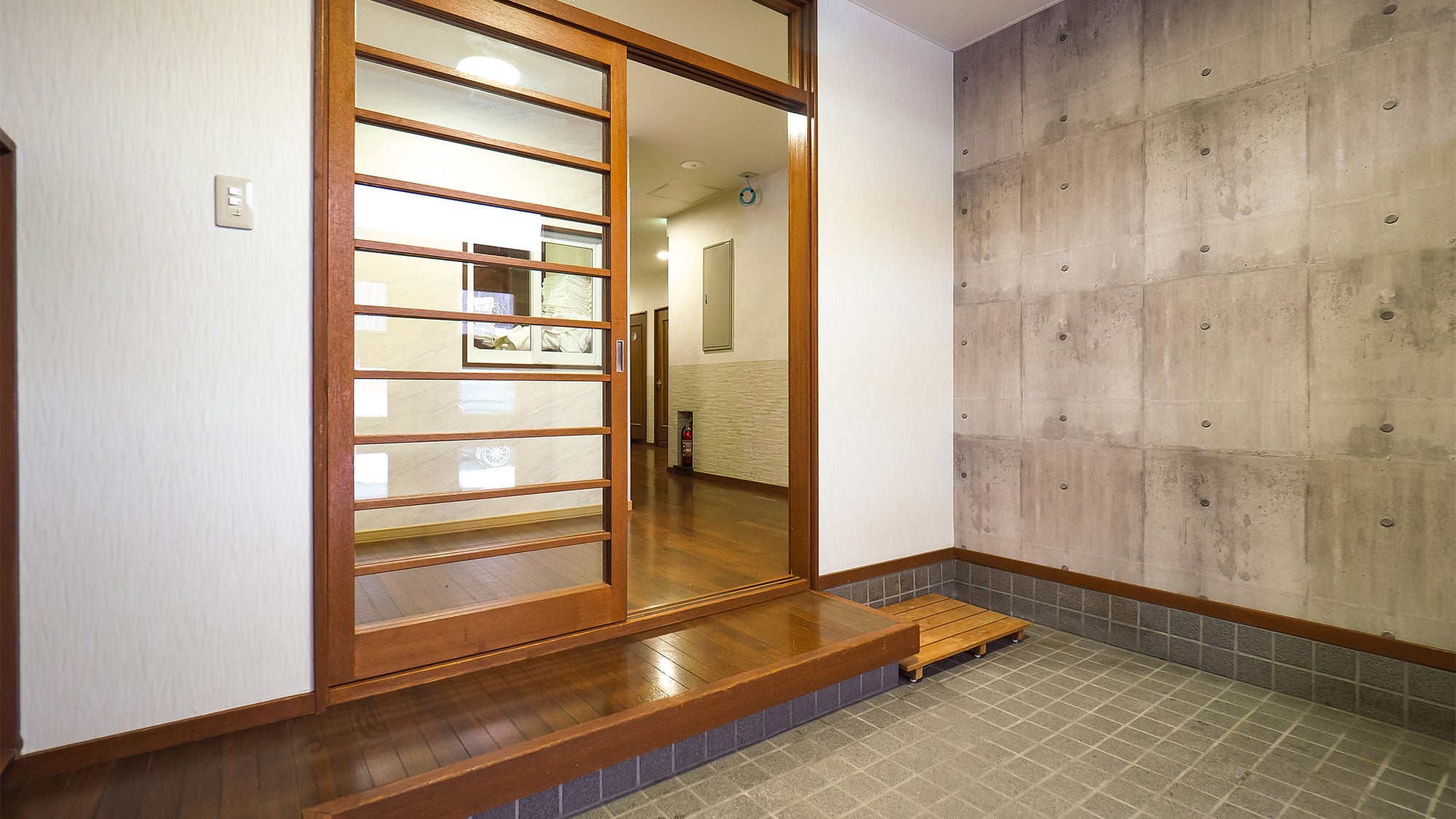 [Pintu masuk Lumiere] Semua kamar adalah kamar bebas rokok.