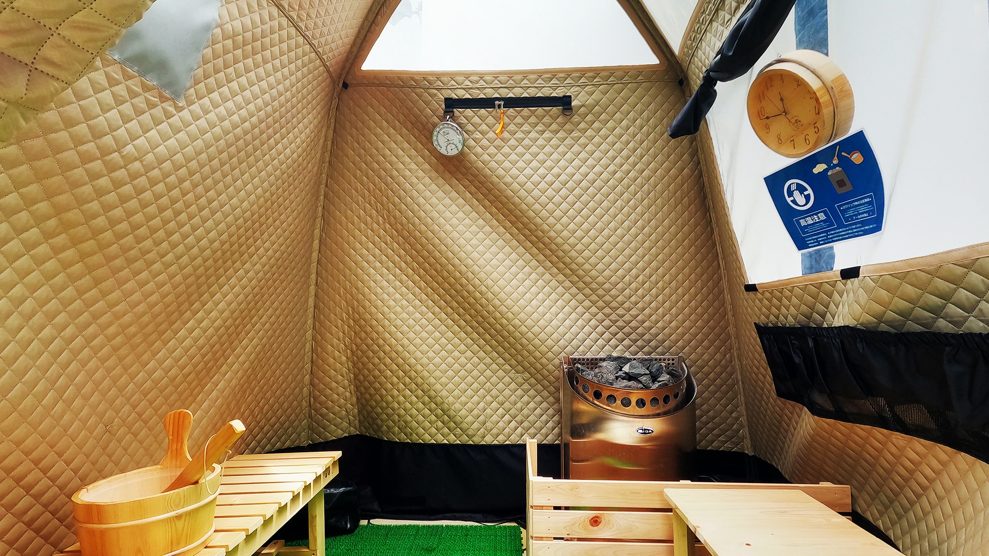 [Executive] We have a tent sauna available so you can get in shape while staying at our hotel.