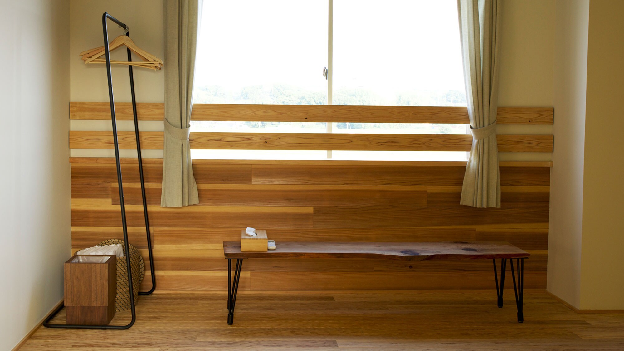 [Family Room "House"] From the window of this room, you can enjoy an open view overlooking the Kikuchi River.