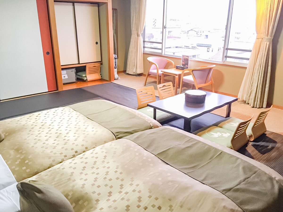 [Japanese beauty twin 10 tatami] 25 square meters + wide veranda