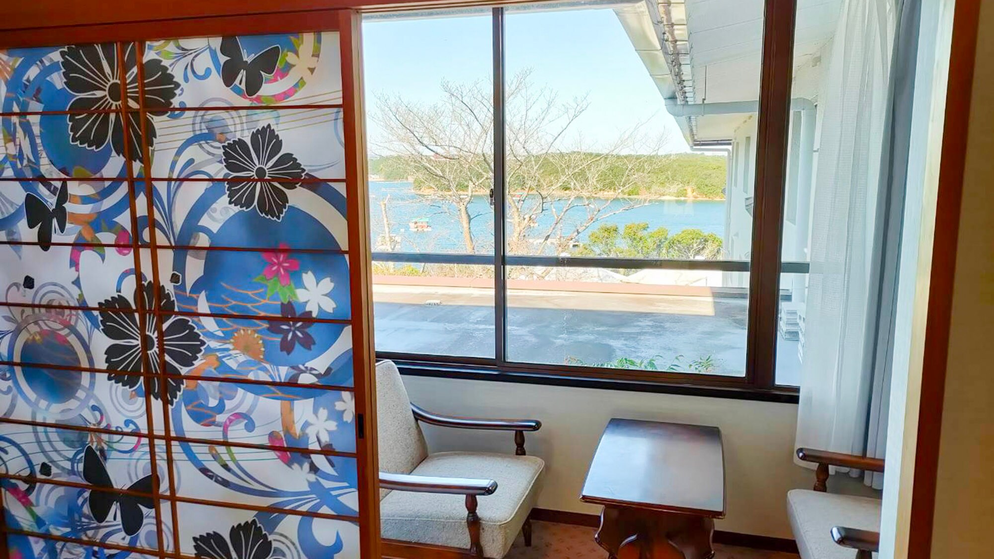 ・[Guest room example] Enjoy the scenic view of Ago Bay from the wide veranda