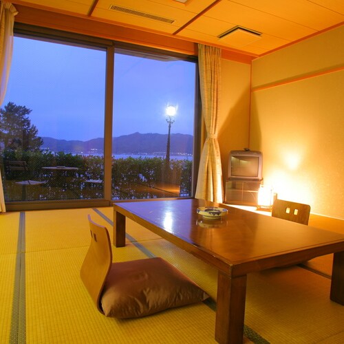 Sea side Japanese-style room (10 tatami mats)