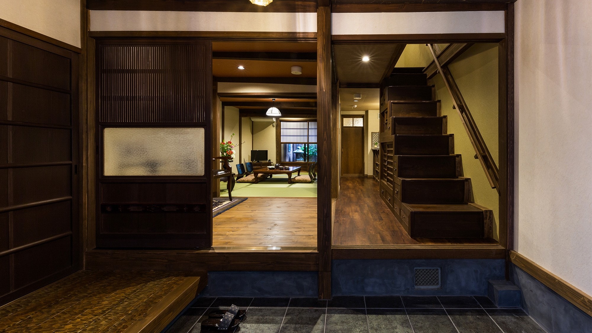[Hokomachi] 一楼客厅，从入口处看到的风景。