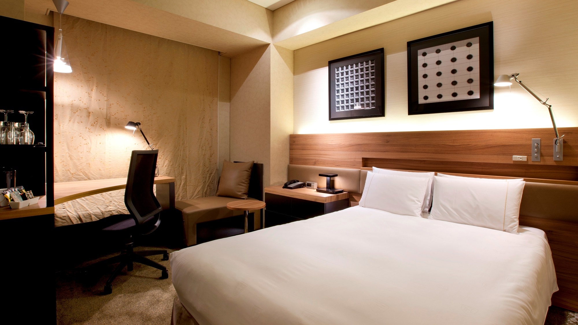 [標準經濟雙人房] 市中心側