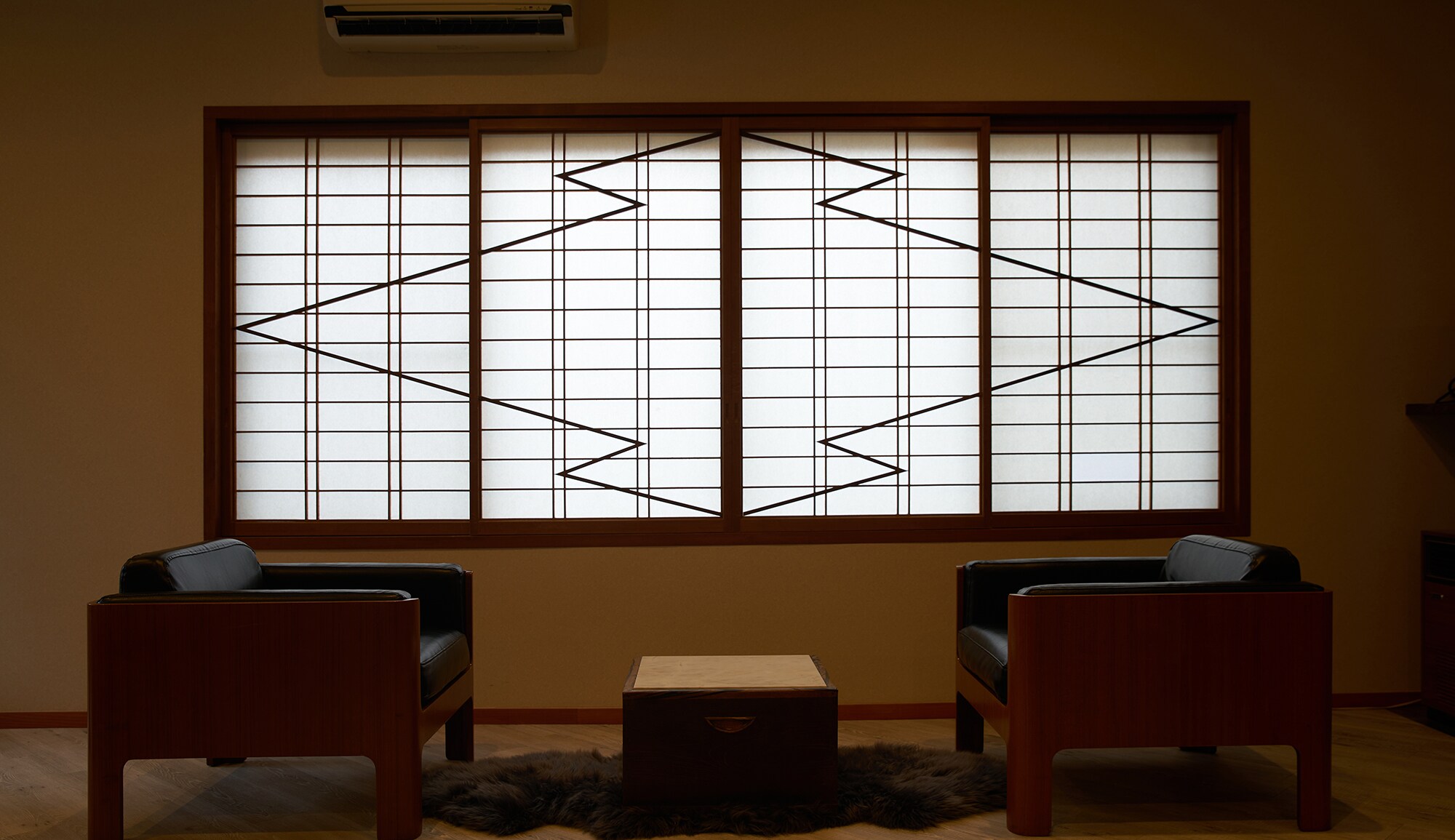 [Cafe Lounge] Lounge yang dilengkapi dengan furnitur dari Tendo Mokko, merek kebanggaan Yamagata.