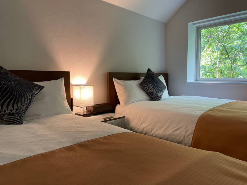 202 Superior Twin Room - Forest outside the window