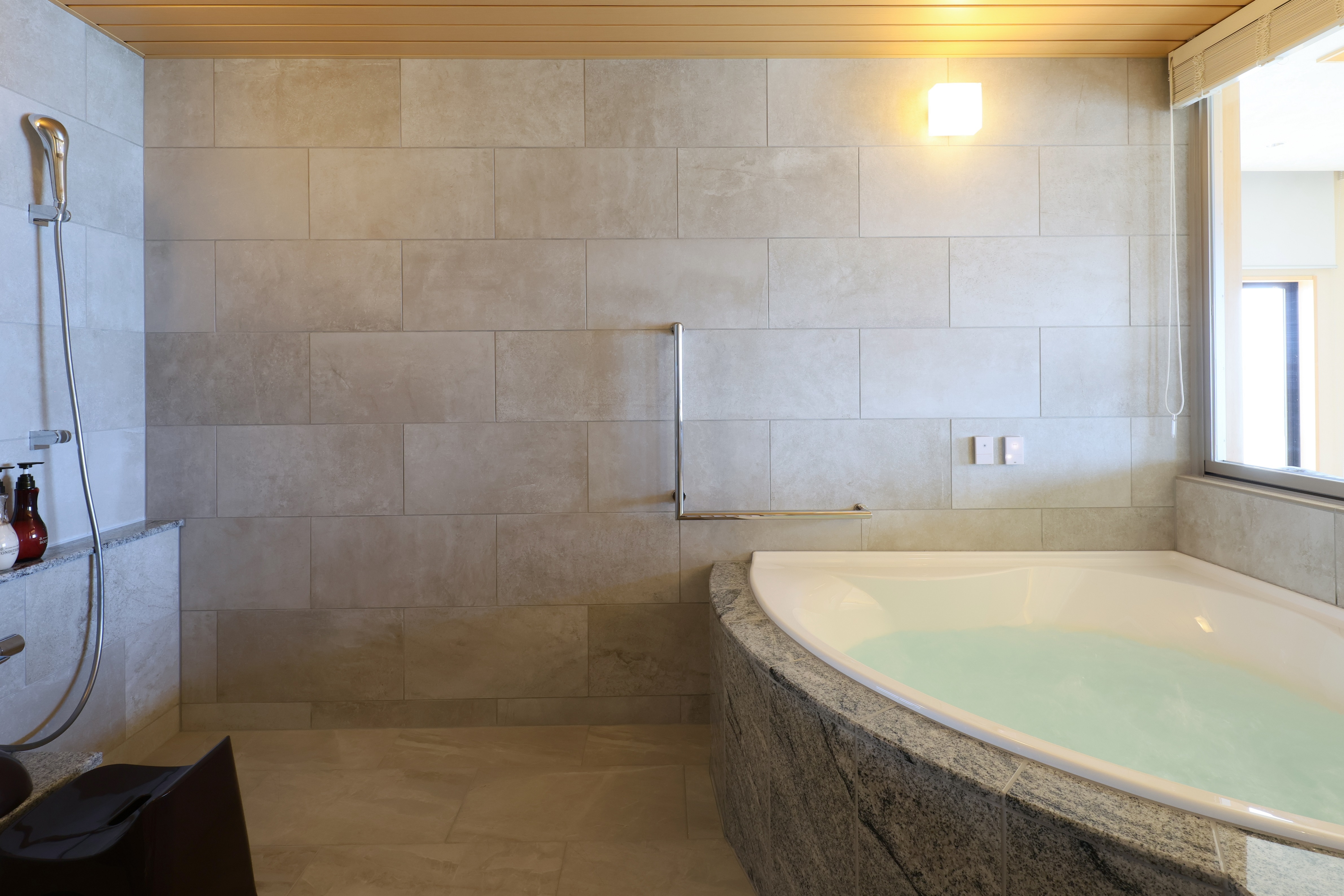 Universal View Suite Bathroom