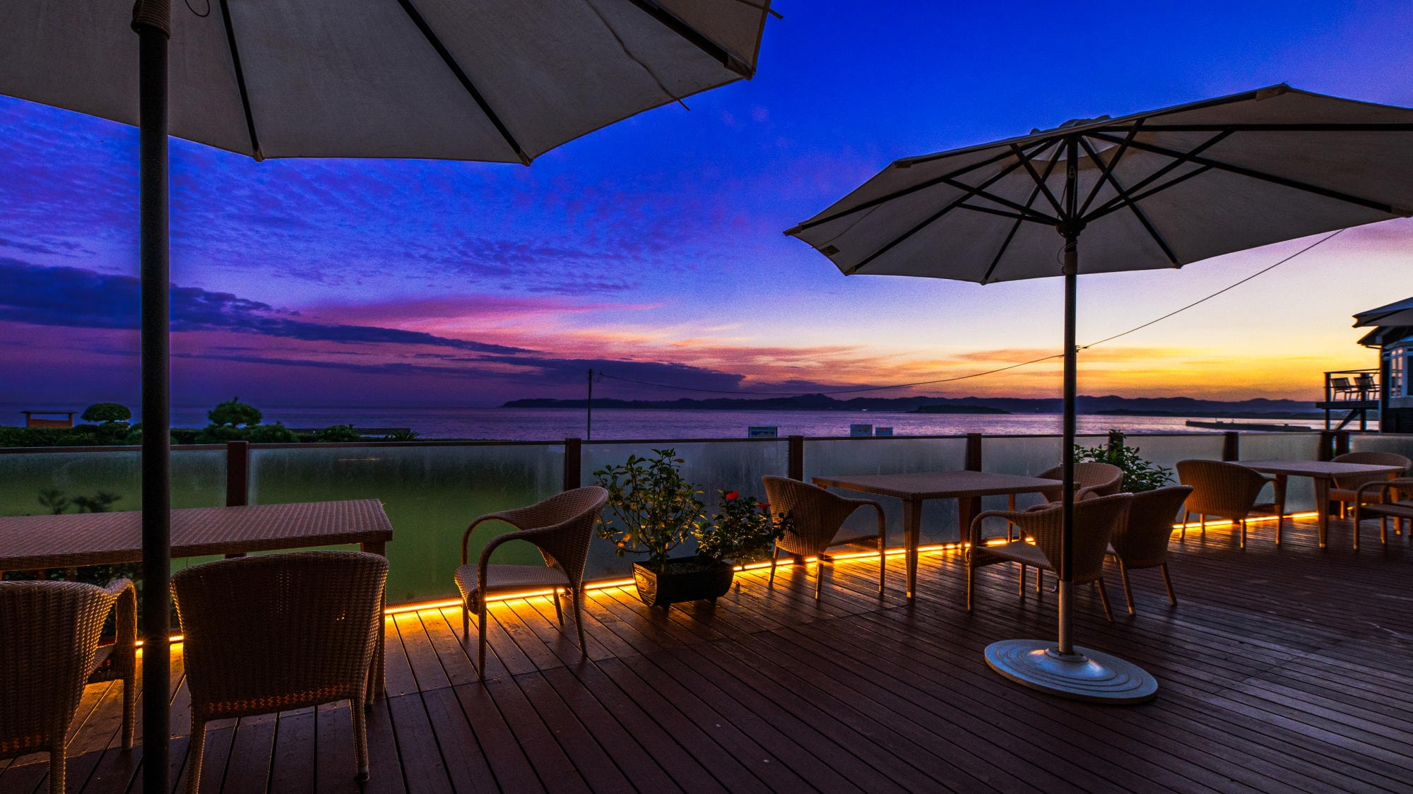 teras matahari terbenam