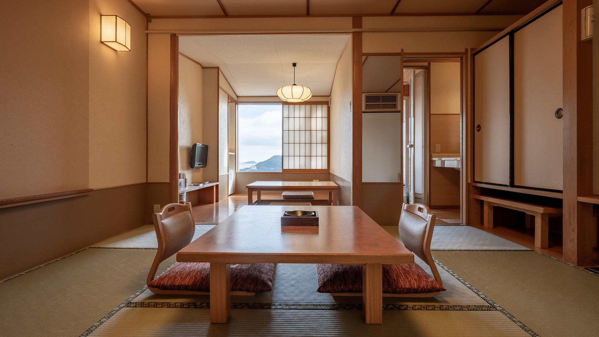 Guest room with open-air bath ■ Japanese-style room 8 tatami mats + Kotatsu [Wi-Fi complete]
