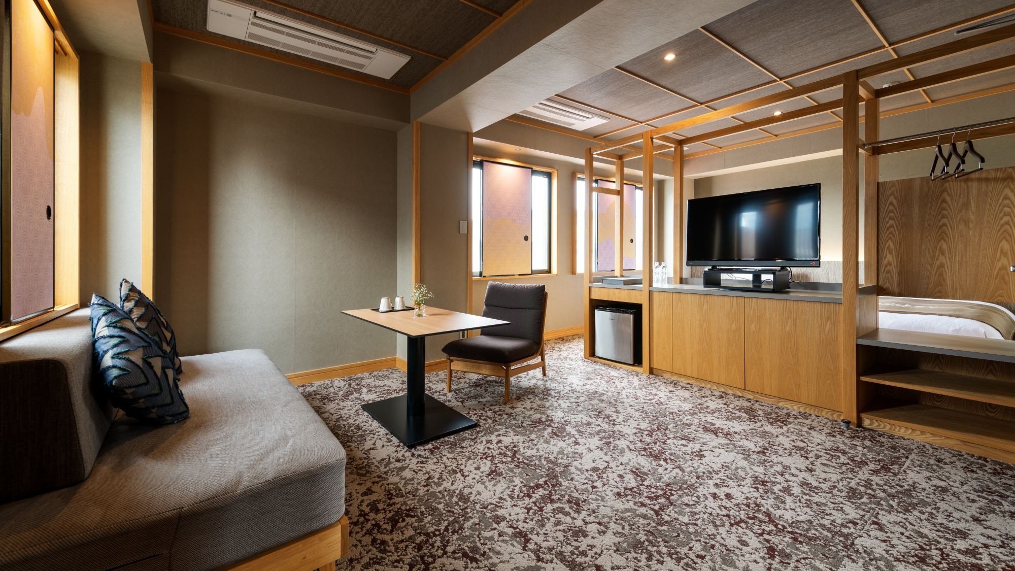 eph Suite (with cypress bath)