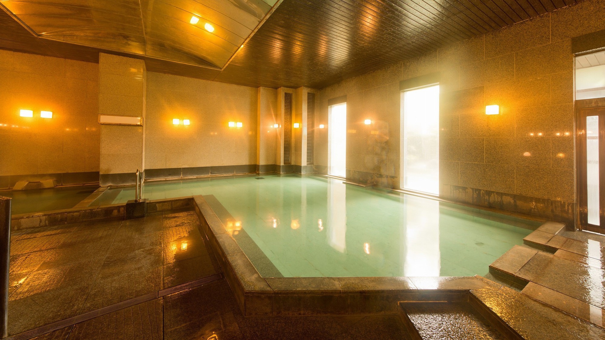 [Onsen large bath / Utatane no Yu] Men's bath (hot water in the foreground and lukewarm water in the back)