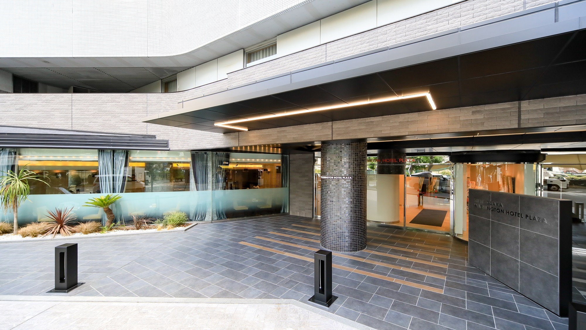 ホテルエントランス