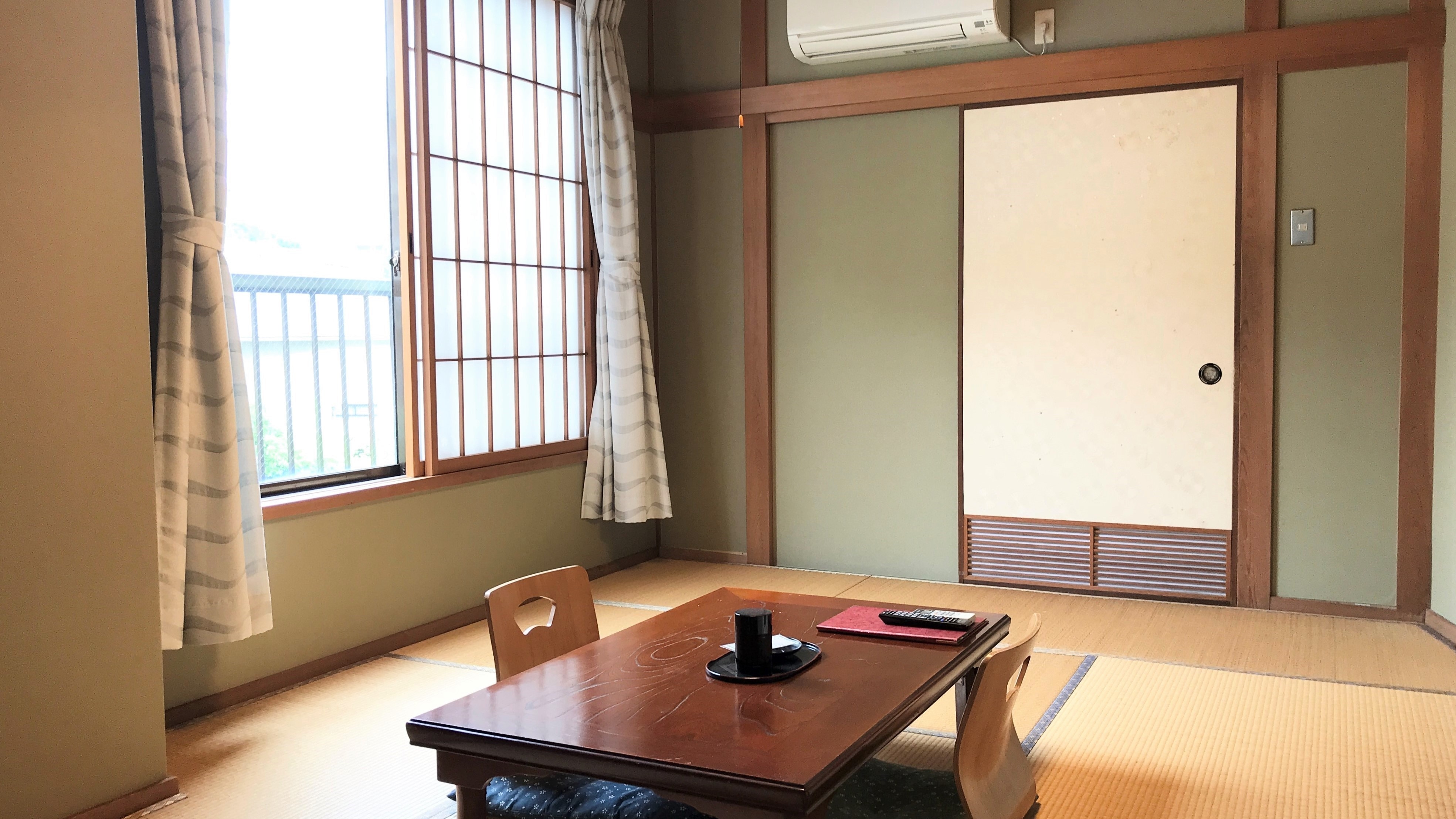 Japanese-style room (7-8 tatami mats)