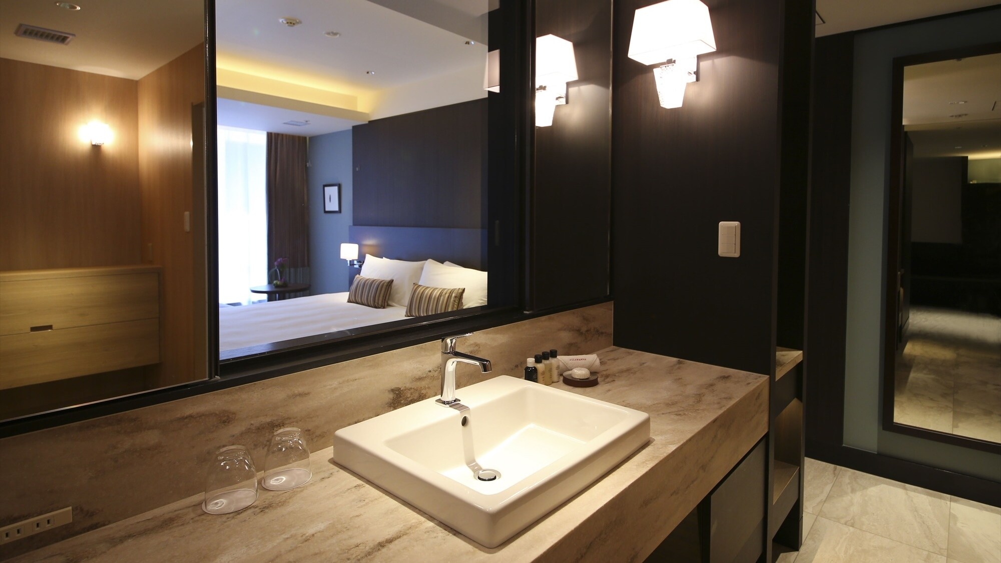 ◆Master Suite Double｜There is also a spacious washroom.