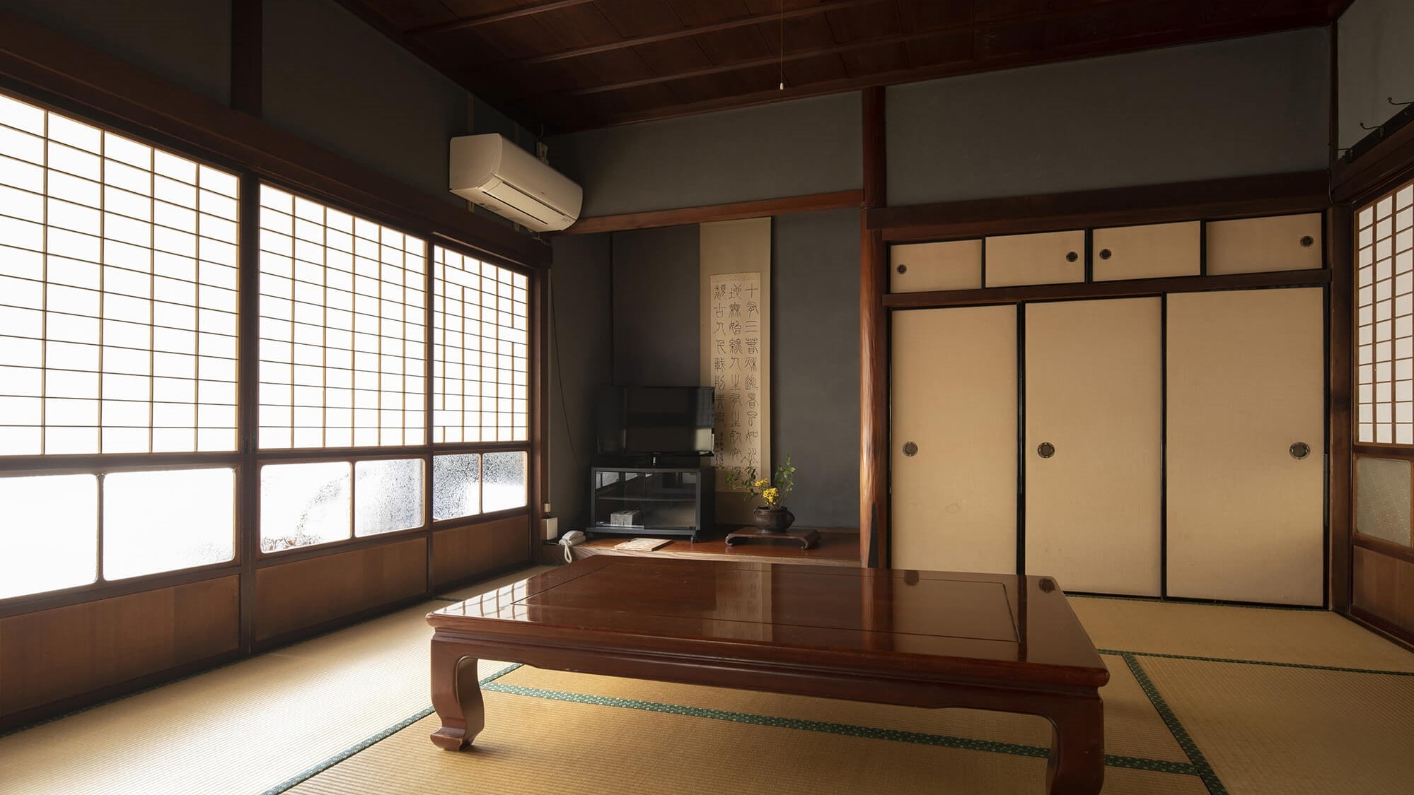 Japanese-style room with a view of the garden