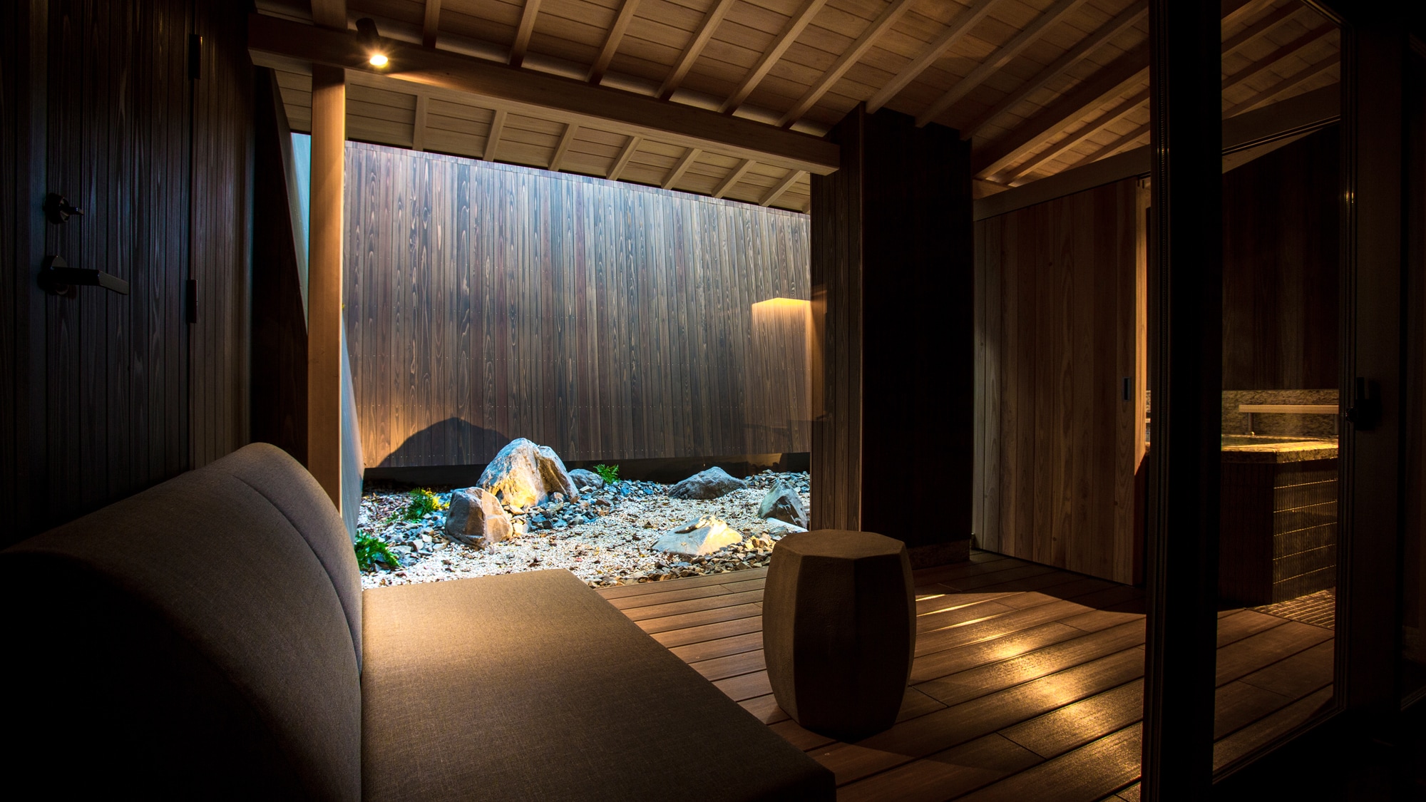 Japanese-style twin A with open-air bath terrace and inner garden