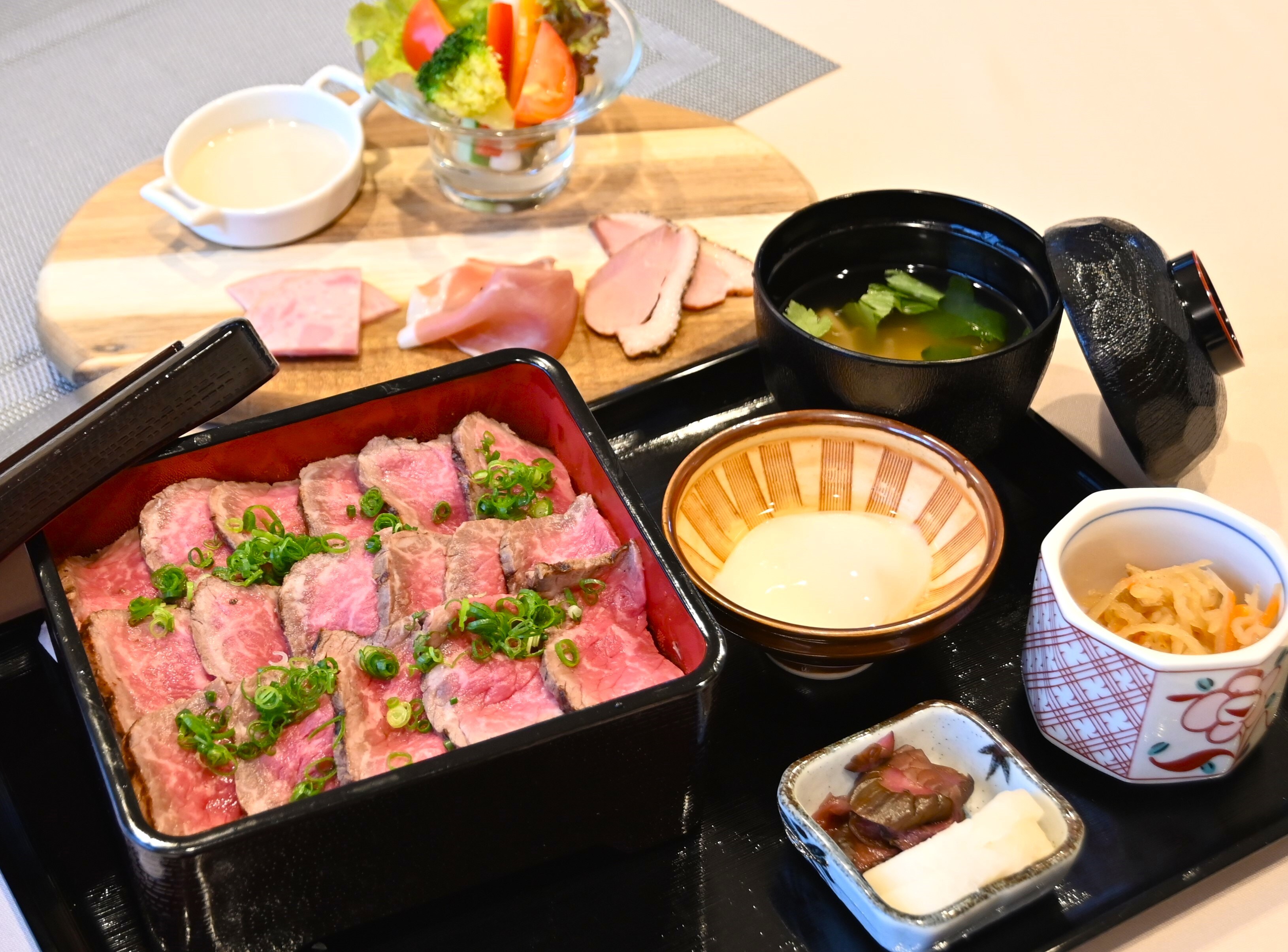 烤牛肉盖饭