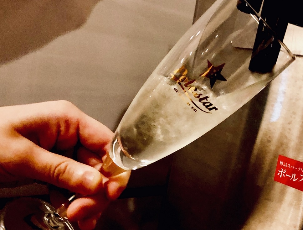 Sparkling wine welcome service