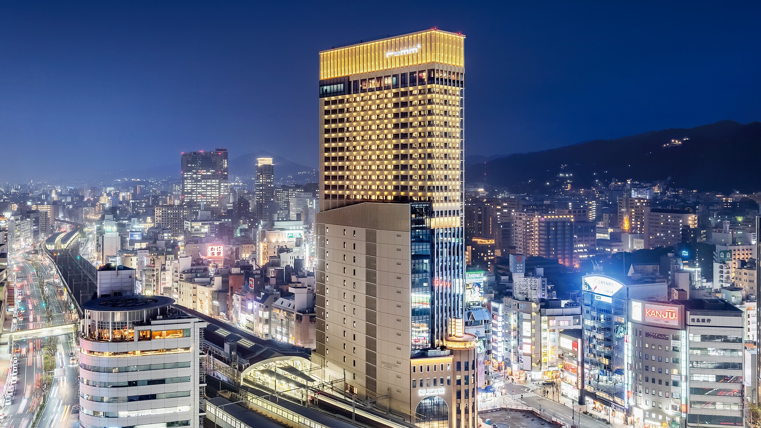 Excellent convenience with direct connection to Hankyu, JR and subway!