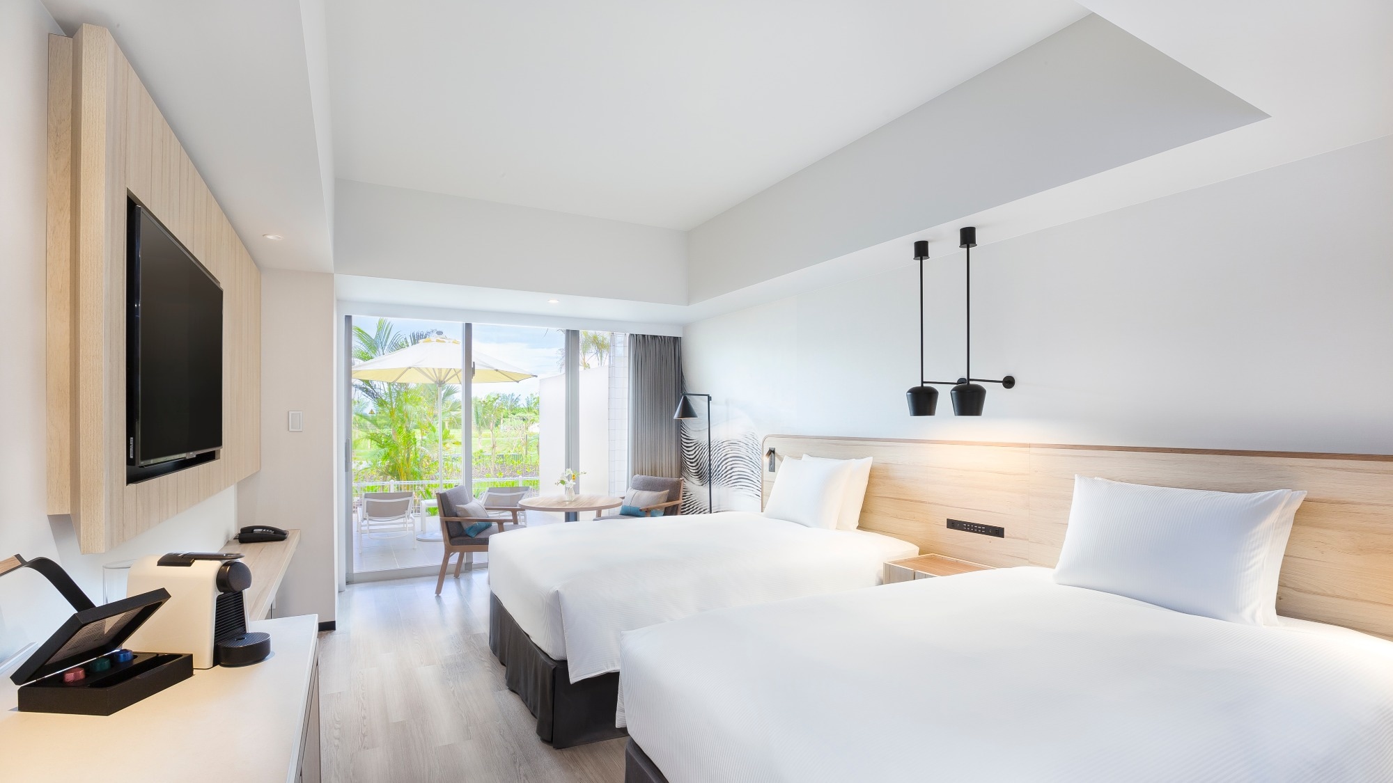 Deluxe room with twin beds and terrace