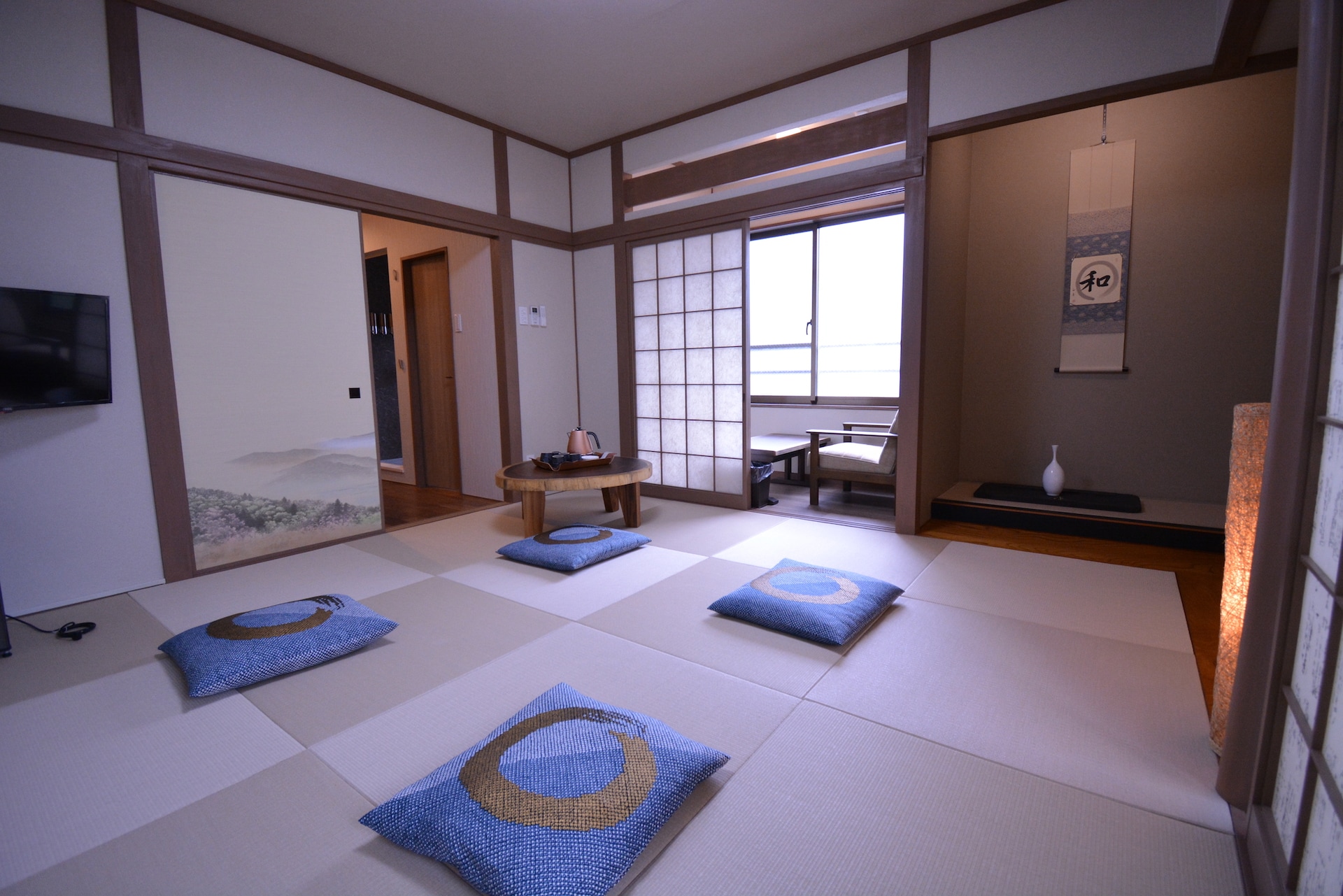 Room 302 [Capacity 1-4 people]