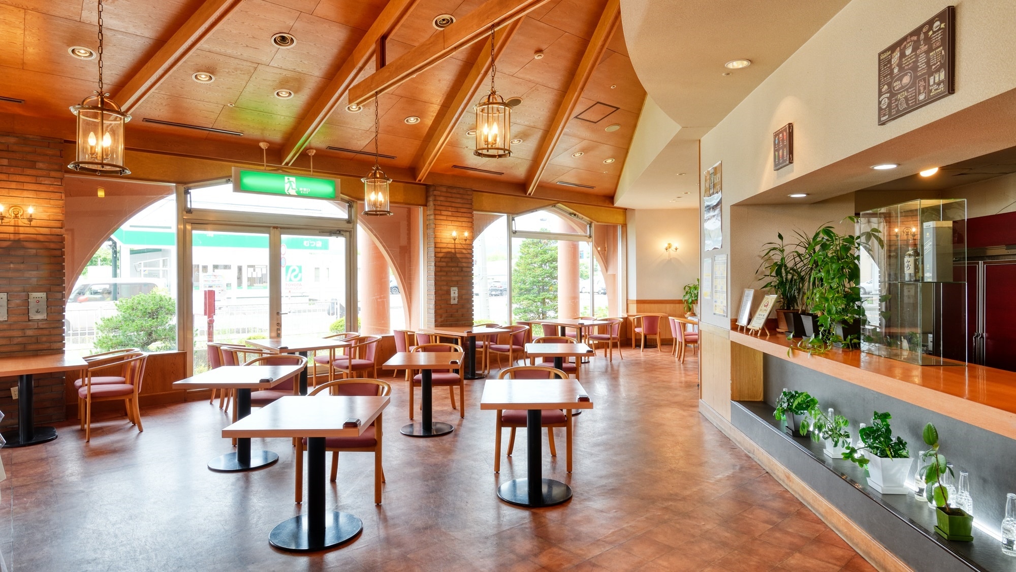 *[飯店內餐廳] 寬敞的餐廳！這是一個明亮、開放的空間。