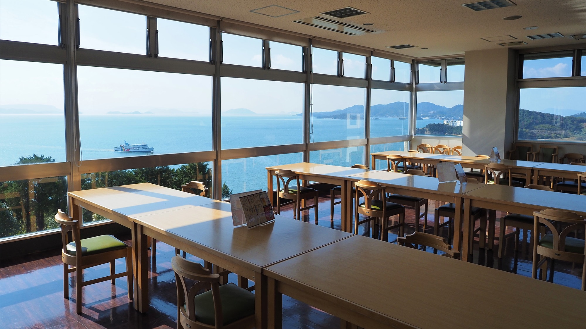 Restaurant with a view of the sea