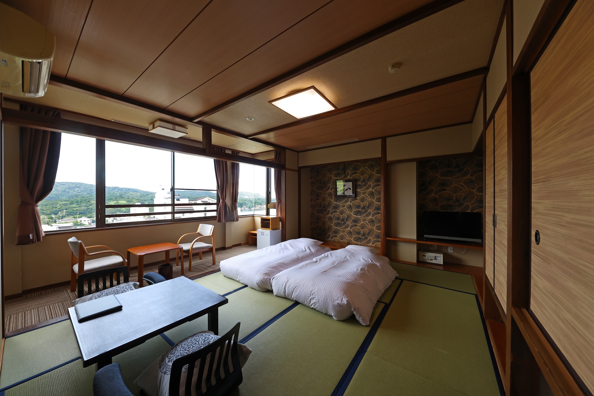 Basic room/10 tatami Japanese-style room (Japanese-style room image *The shape of each room may vary slightly)