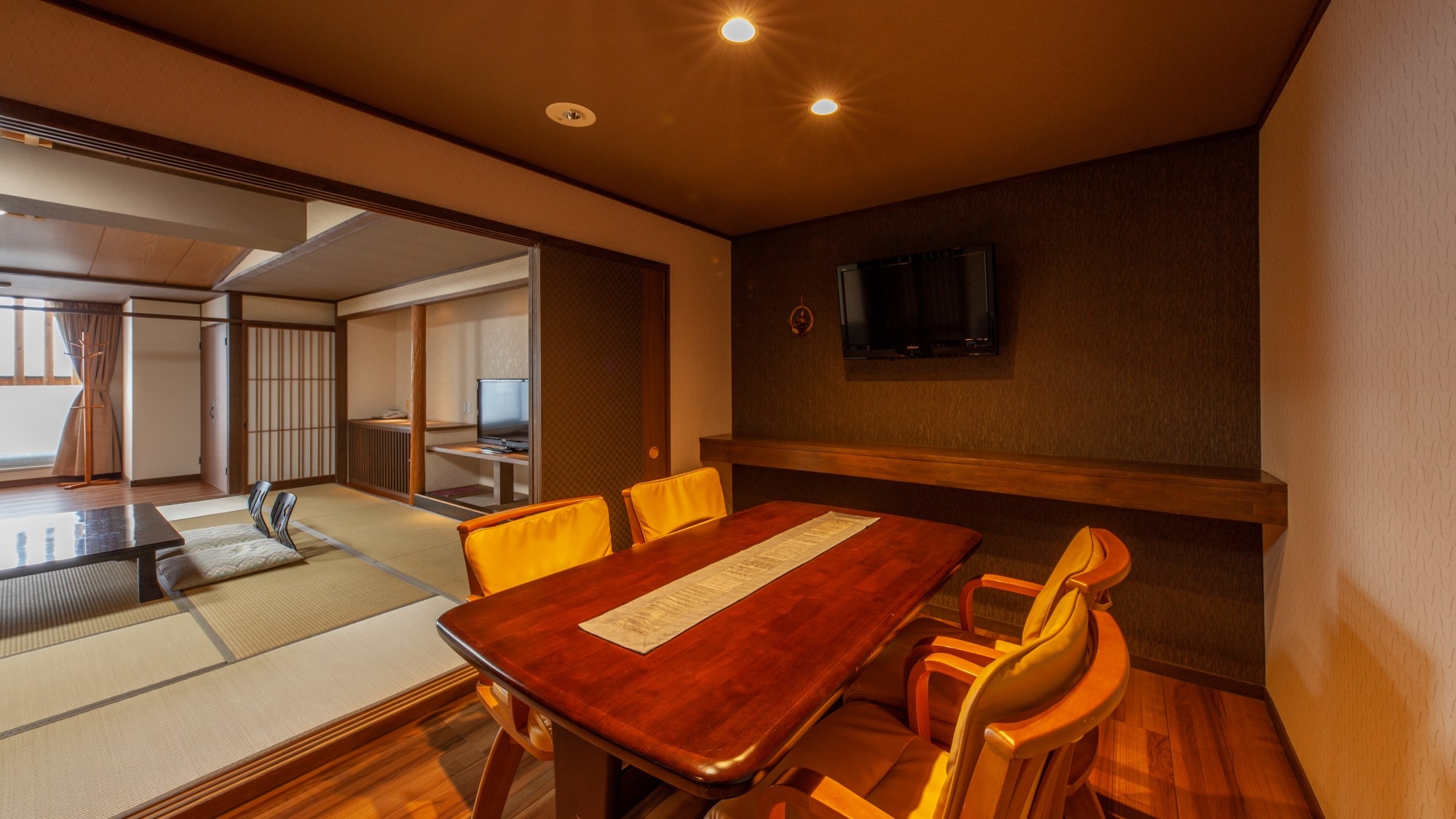 [Phòng có bồn tắm lộ thiên] Phòng Deluxe có 15 chiếu tatami theo phong cách Nhật Bản + phòng ăn *Ảnh mang tính chất minh họa.