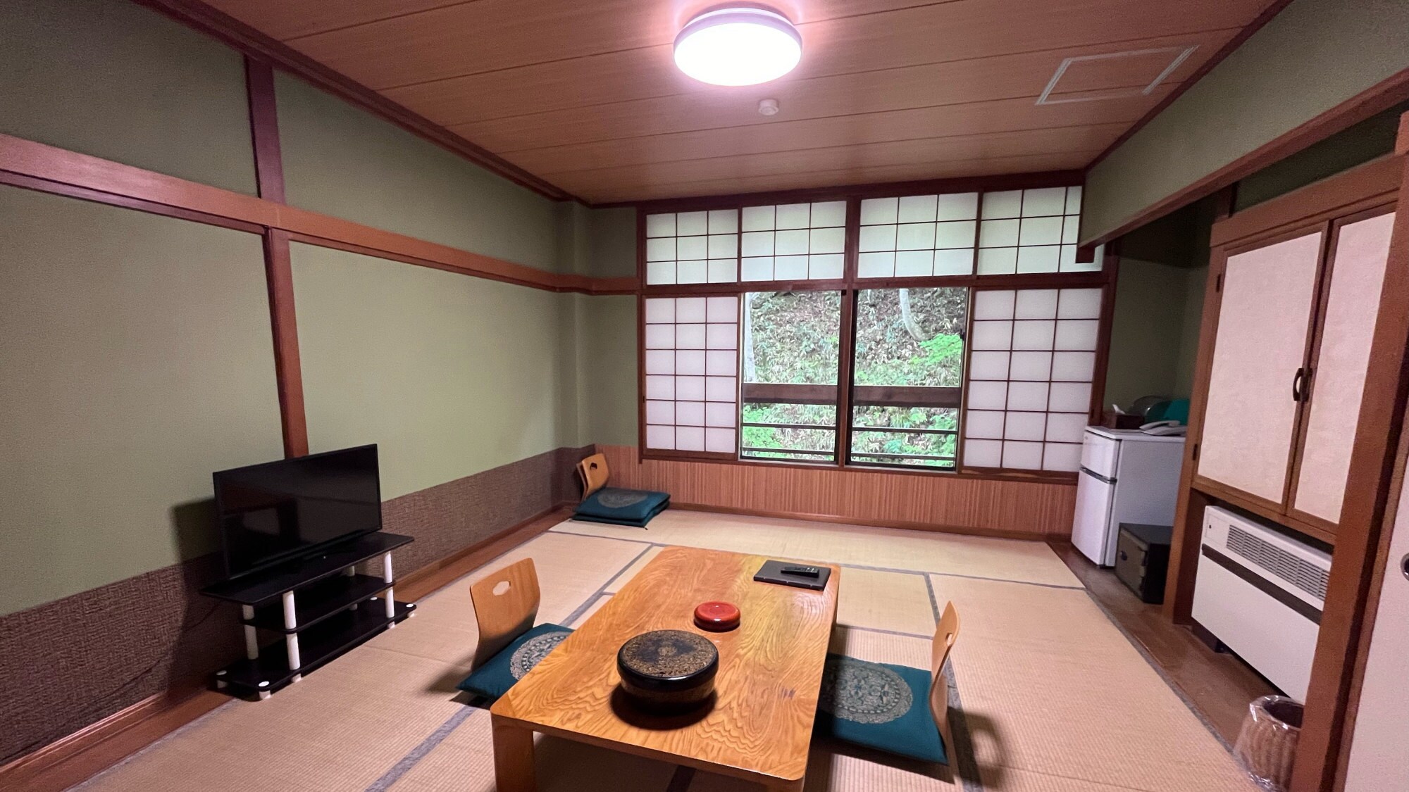 [Japanese-style room 10 tatami mats or more] Main building or Asunaro building *Example of a room on the mountain side of the main building