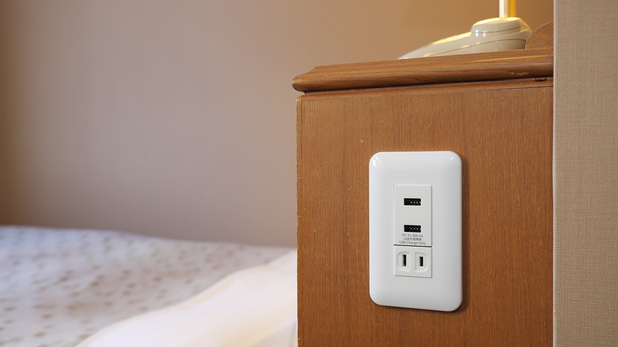 Outlet with USB