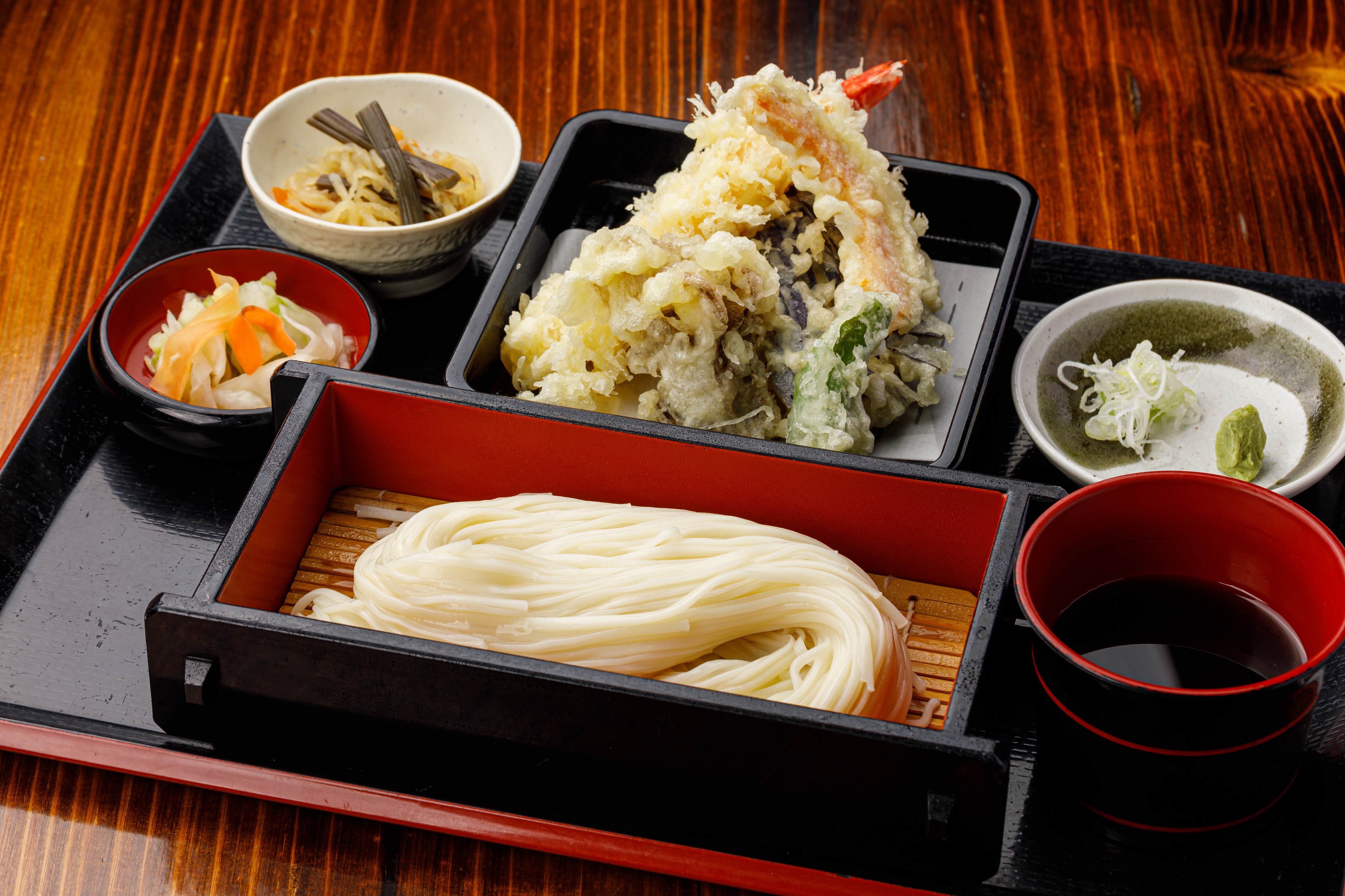 Mie udon Inaniwa dengan tempura