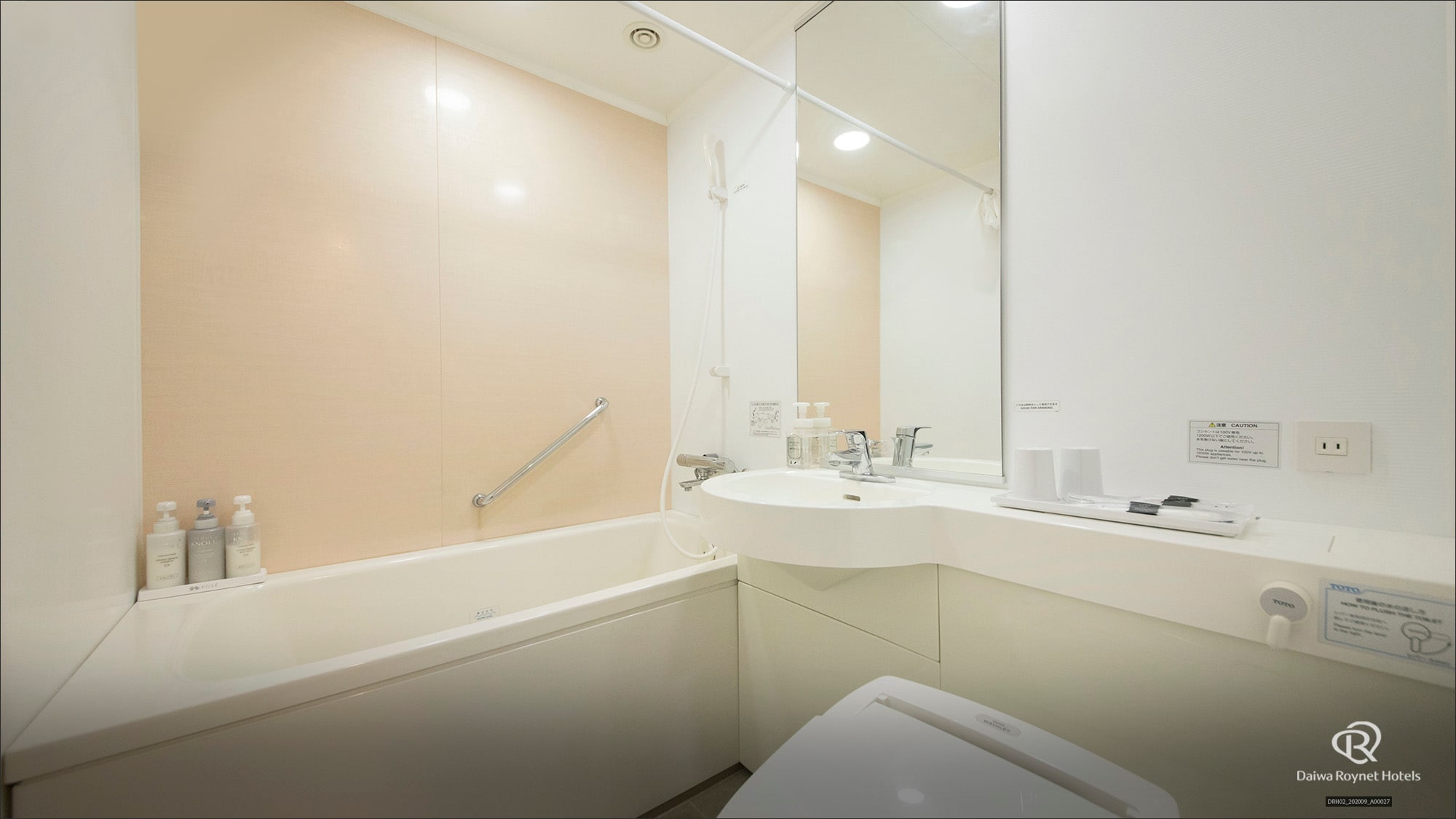 Deluxe Double Bathroom: KOSE Shampoos