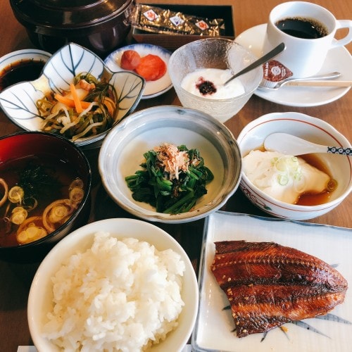 [Breakfast photo (example)] This homemade breakfast is popular with business travelers and guests staying at the hotel.