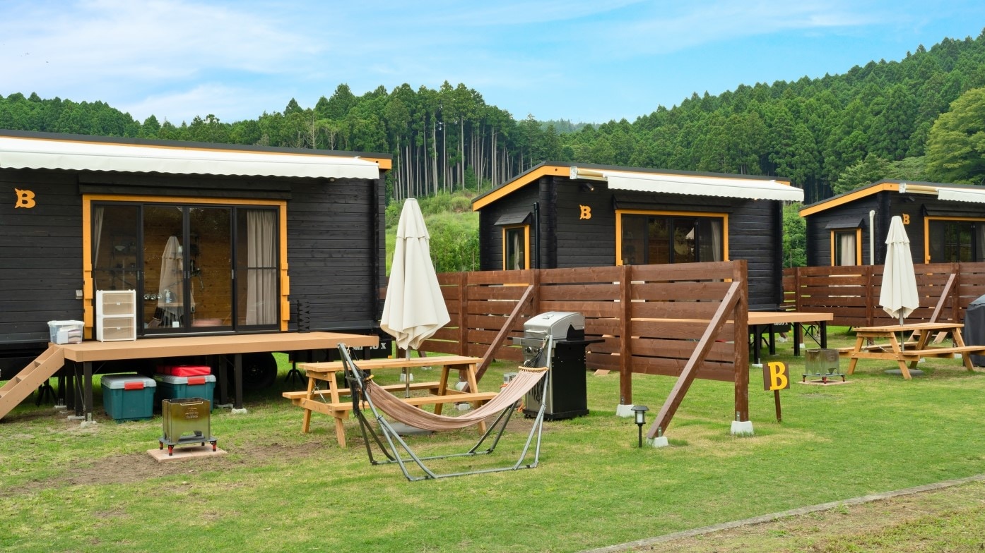 Log trailer house exterior