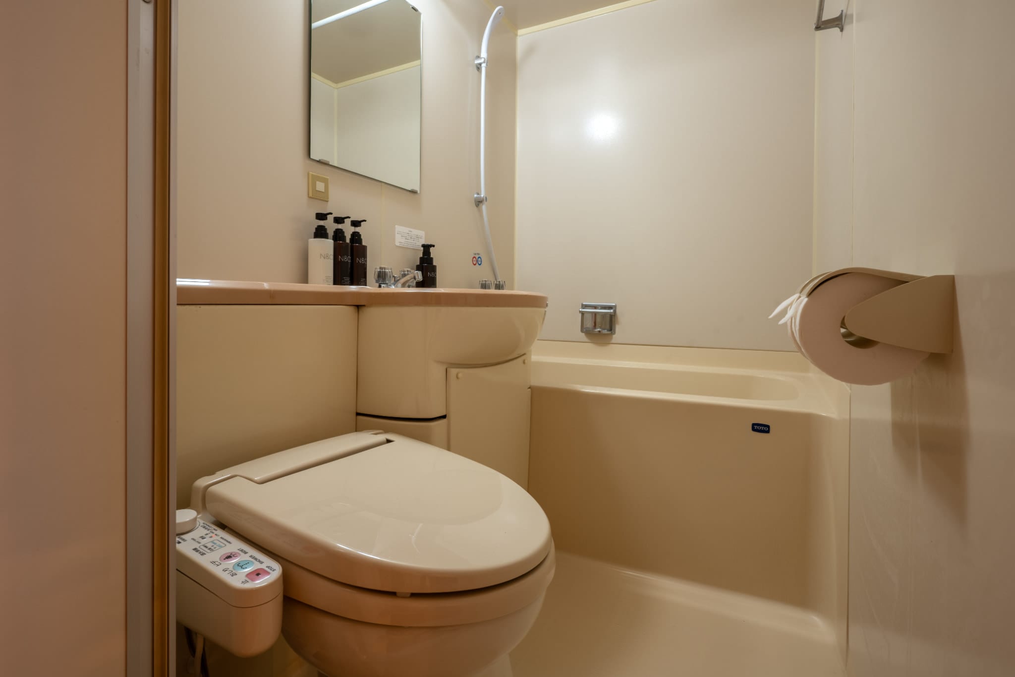 West Wing Unit Bath *Twin Japanese-Western Room Common Image