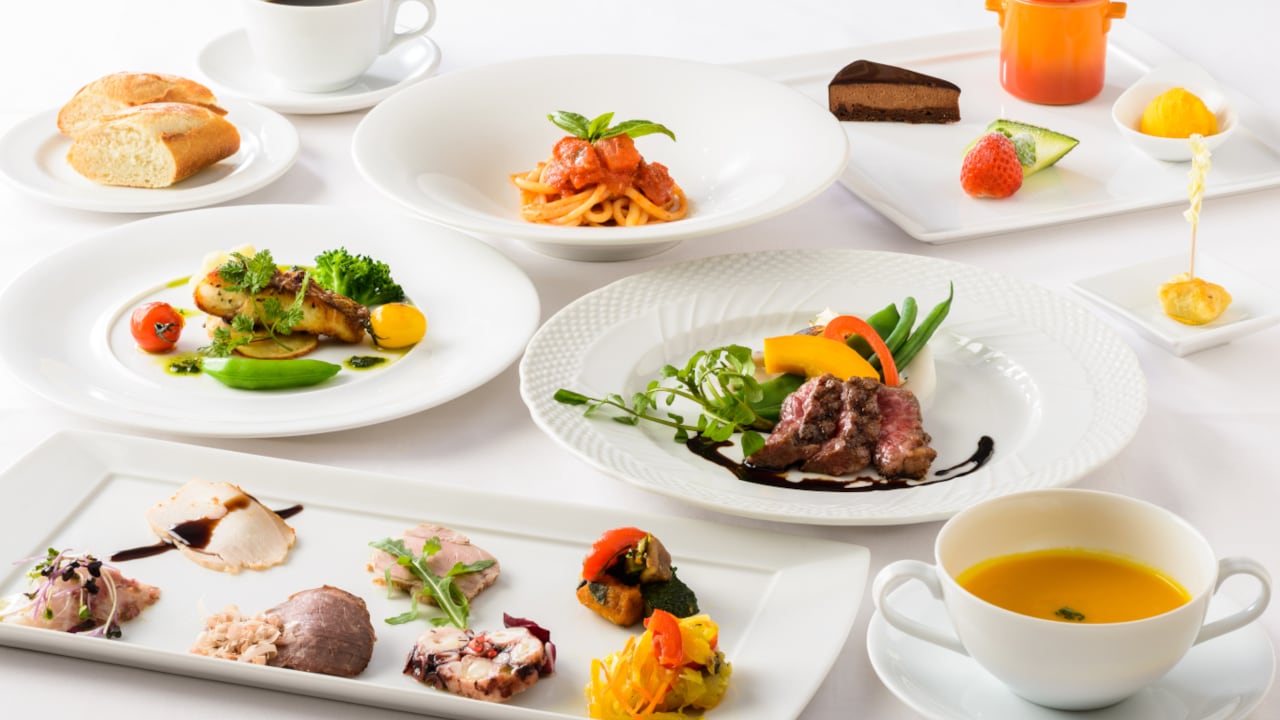 Bahan-bahan makan malam Italia yang dipilih dengan cermat oleh koki