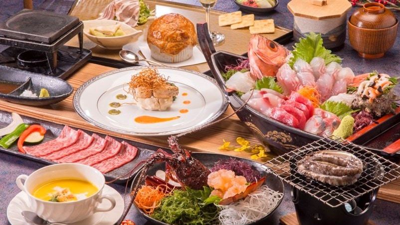 晚餐範例（龍蝦生魚片、烤鮑魚）