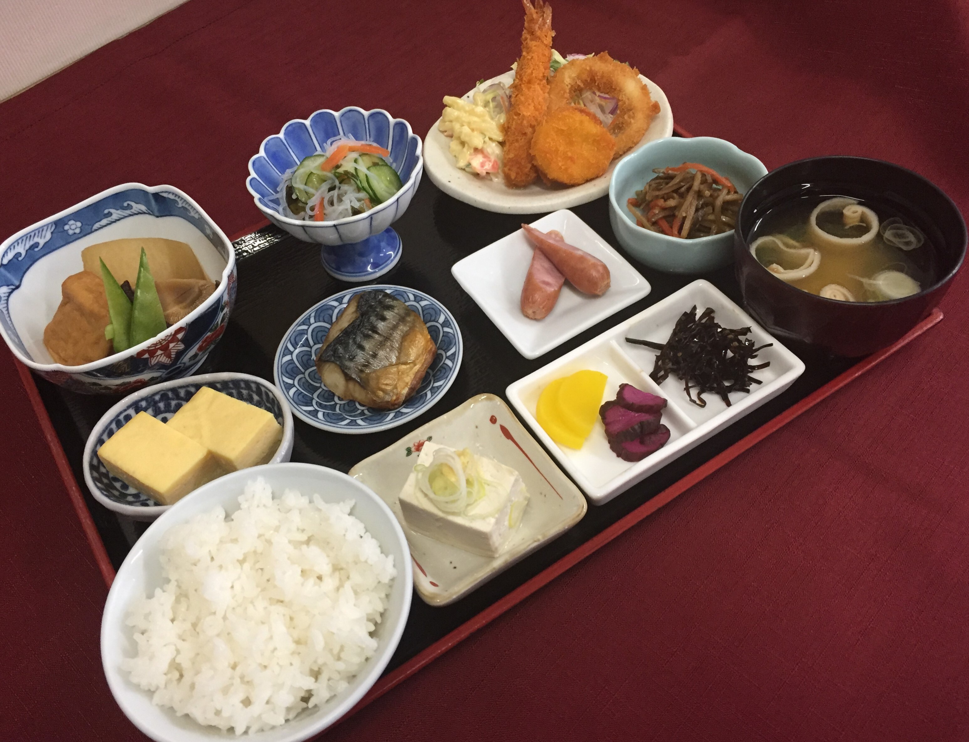 [Set menu set makanan yang berpusat pada makanan Jepang]