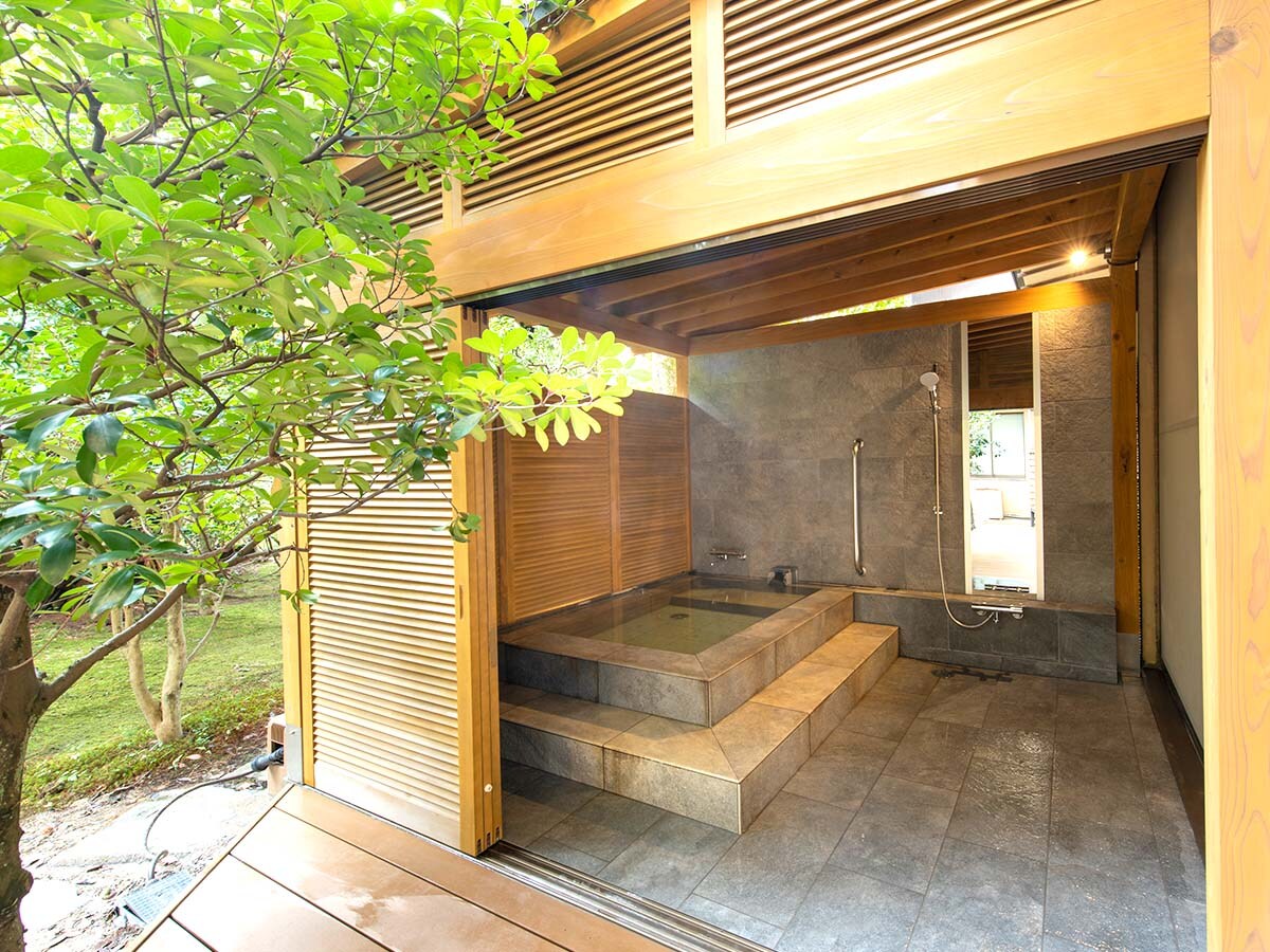 With open-air bath flowing directly from the source